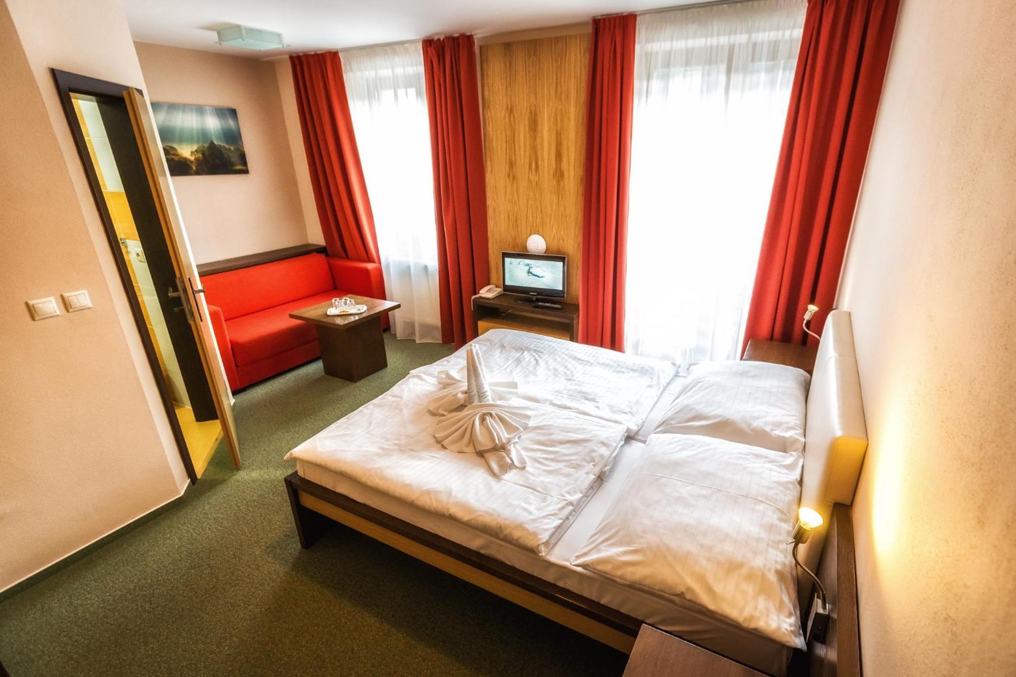 Hotel Malina*** Ruzomberok Eksteriør bilde